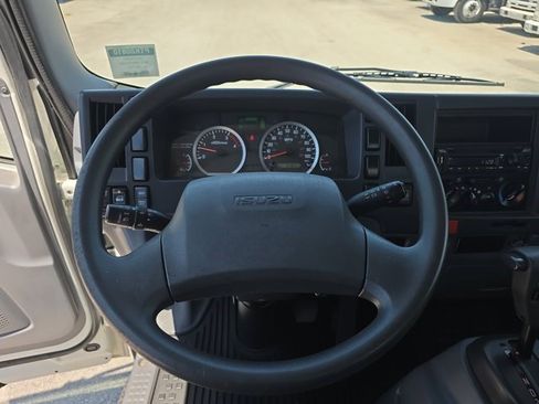 Used 2023 Isuzu NPR RWD image 19