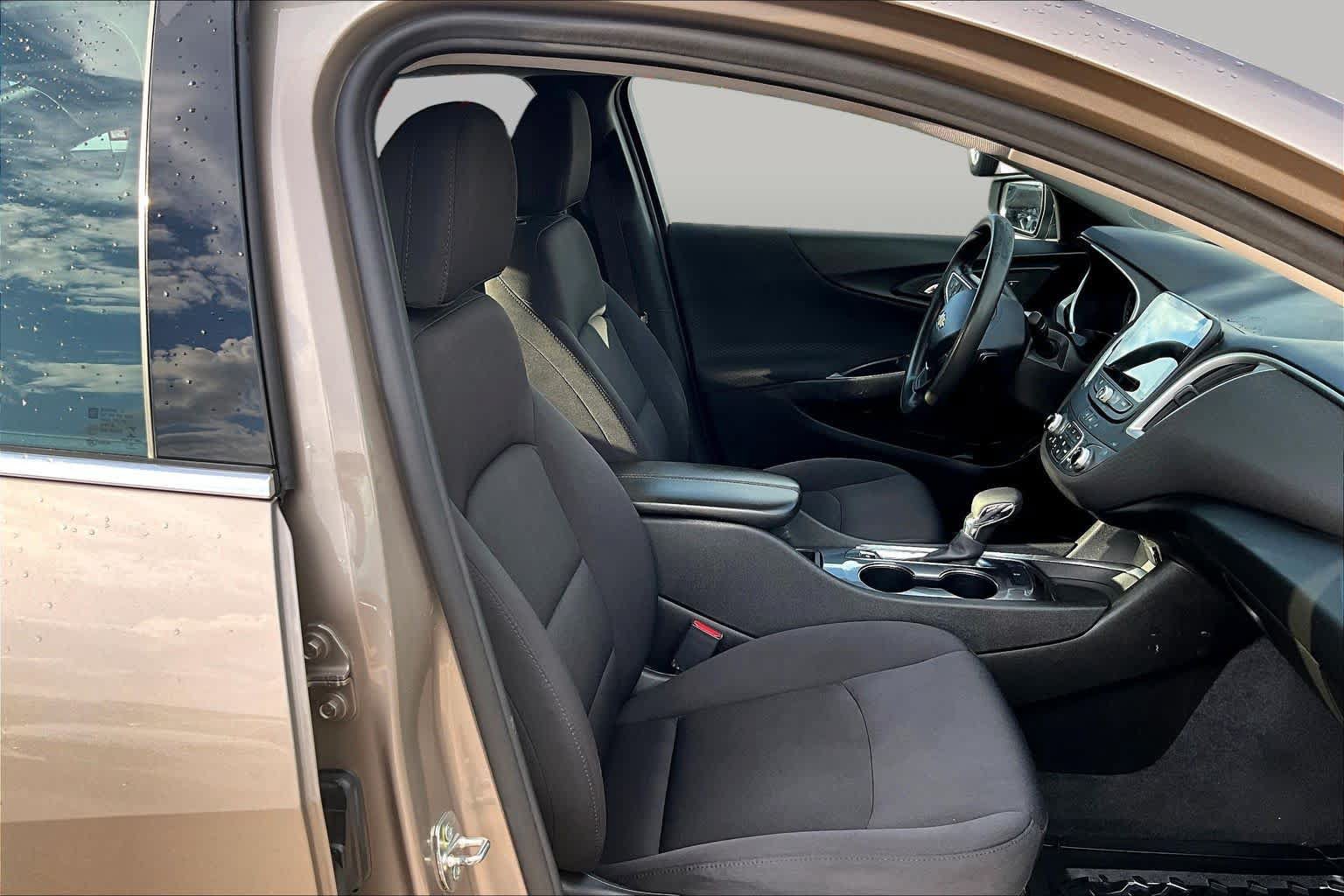 Used 2022 Chevrolet Malibu LT FWD image 9