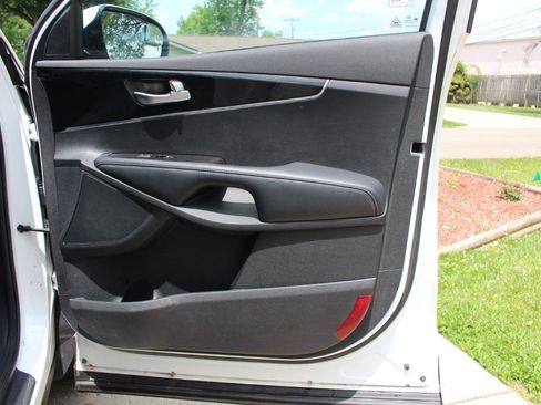 Used 2017 Kia Sorento FWD image 33