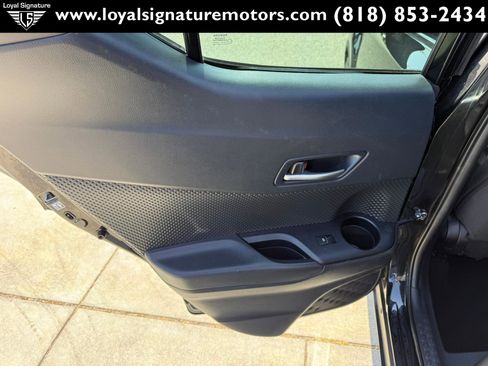 Used 2018 Toyota C-HR XLE FWD image 13