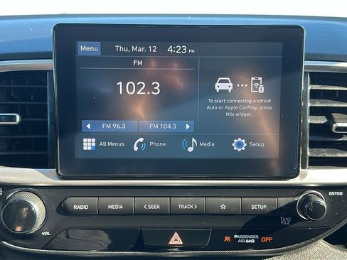 Used 2025 Hyundai Venue SEL image 25