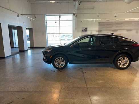 Used 2025 Buick Envista Preferred image 9