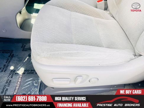 Used 2018 Toyota Sienna LE w/ Carpet Mat Package FWD image 20