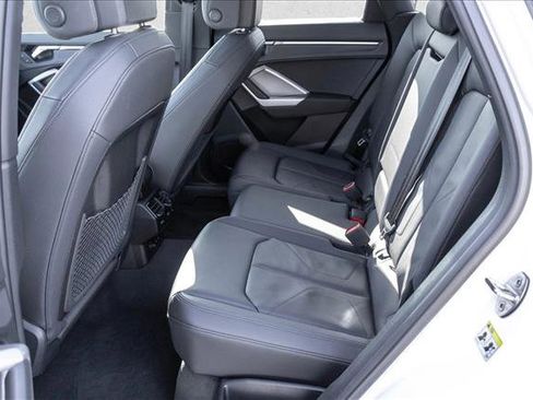 Used 2025 Audi Q3 2.0T Premium image 21