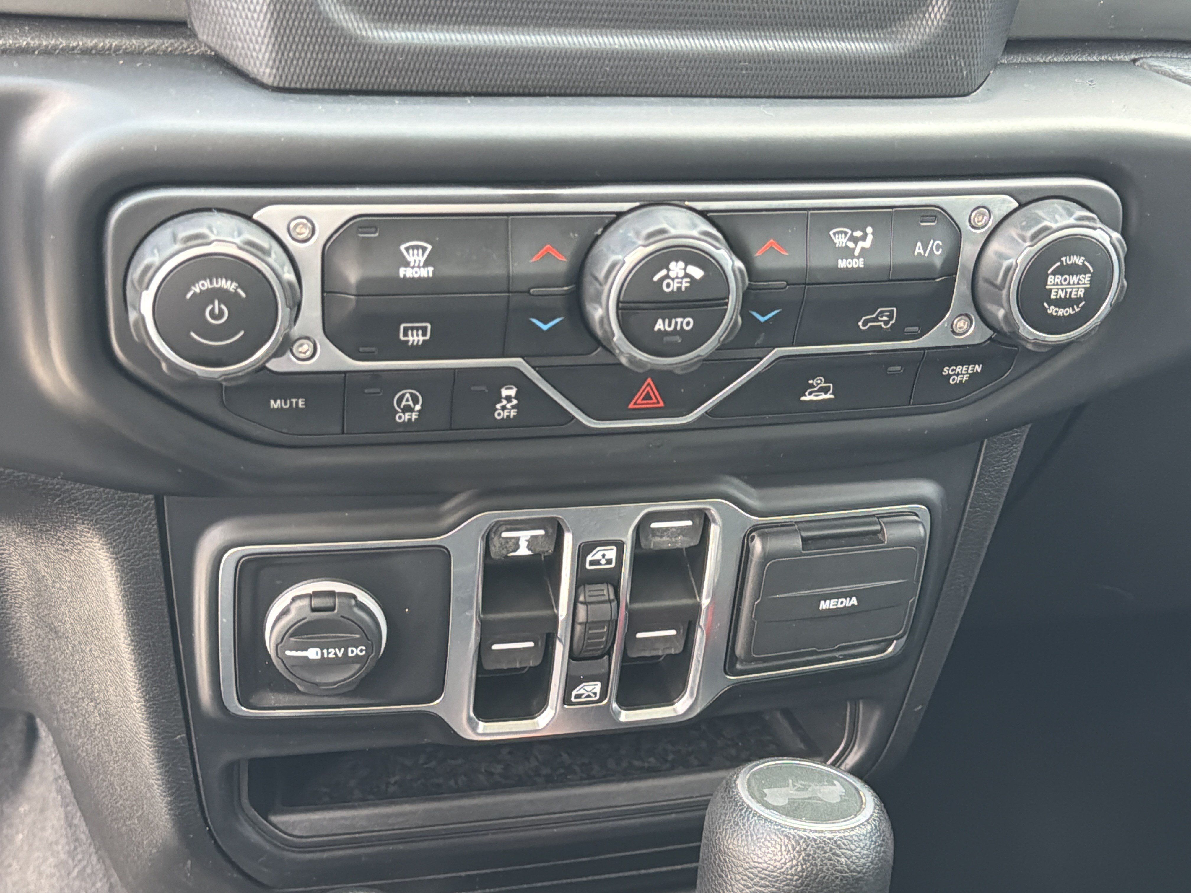 Used 2021 Jeep Wrangler Unlimited Sahara AWD/4WD image 35