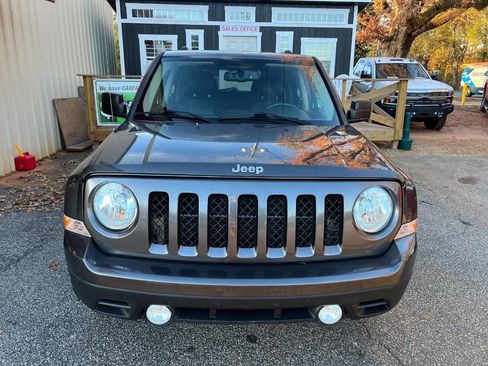 Used 2017 Jeep Patriot High Altitude image 3