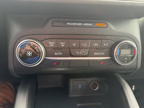 Used 2020 Ford Escape SE image 18