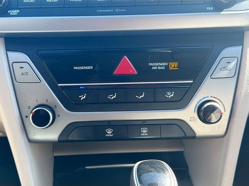 Used 2017 Hyundai Elantra SE image 16