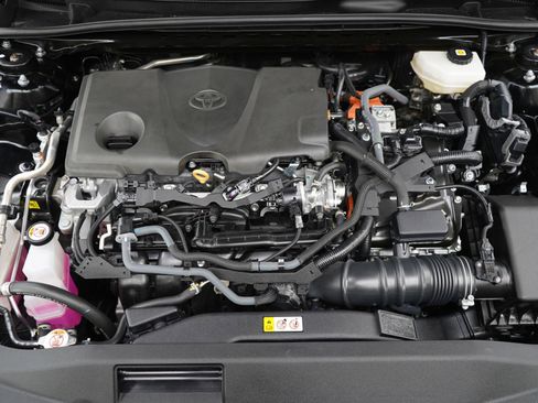 Used 2025 Toyota Camry LE image 28