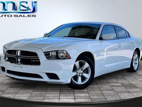 Used 2011 Dodge Charger SE RWD image 1