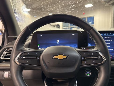 Used 2025 Chevrolet Traverse LT image 19