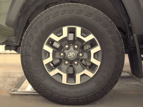 Used 2022 Toyota Tacoma TRD Off-Road image 9