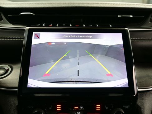 Used 2024 Jeep Grand Cherokee Limited image 19