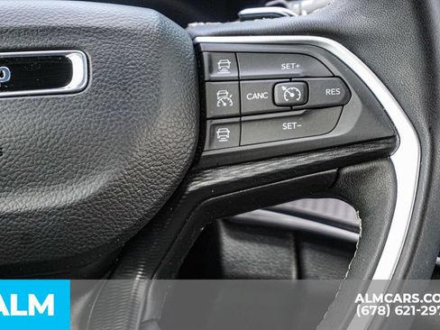 Used 2025 Jeep Grand Cherokee Altitude AWD/4WD image 29