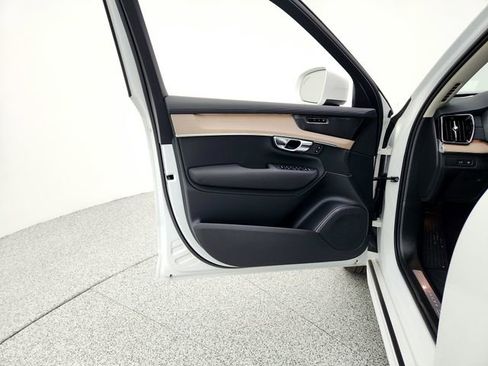 New 2025 Volvo XC90 T8 Plus w/ Protection Package Premier image 25