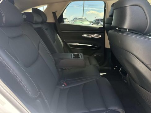 Used 2025 Genesis GV70 2.5T AWD/4WD image 8
