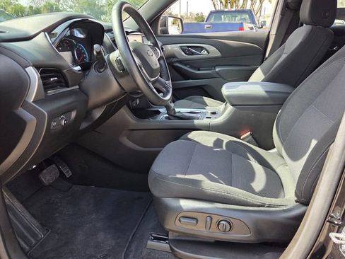 Used 2023 Chevrolet Traverse LT image 11