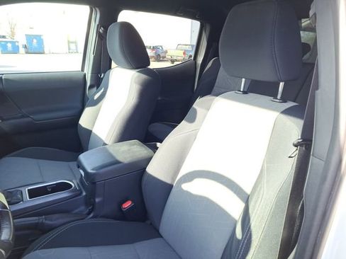 Used 2020 Toyota Tacoma TRD Sport w/ Technology Package image 5