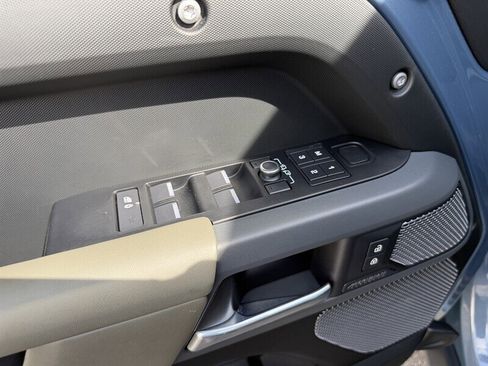 Used 2021 Land Rover Defender 110 X-Dynamic HSE image 16