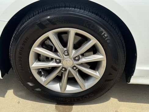 Used 2019 Hyundai Sonata SE FWD image 4