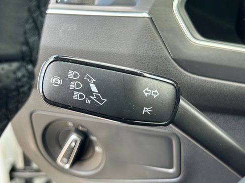Certified 2024 Volkswagen Tiguan SE R-Line FWD image 24