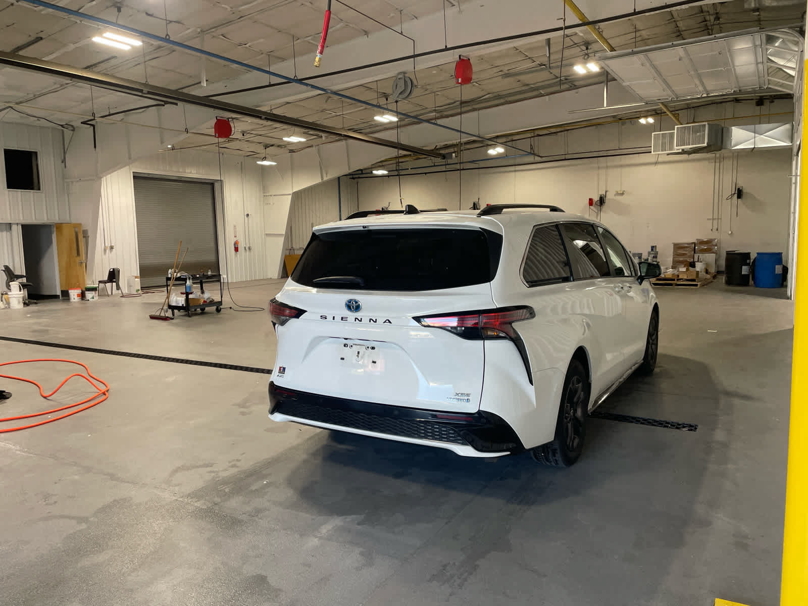 Used 2024 Toyota Sienna XSE w/ XSE Plus Package AWD/4WD image 5