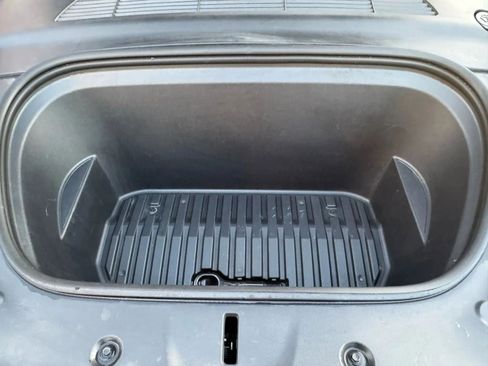 Used 2022 Tesla Model Y Long Range image 39