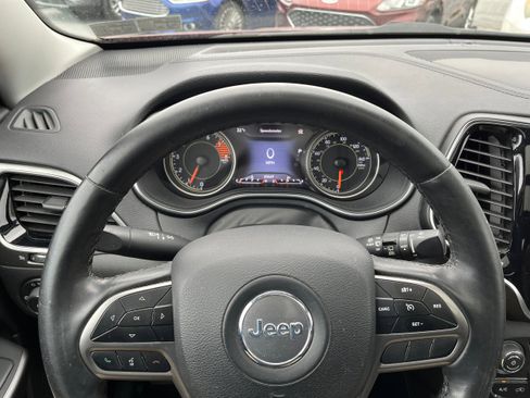 Used 2019 Jeep Cherokee Limited image 23