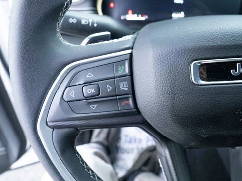 Certified 2025 Jeep Grand Cherokee Laredo X image 22