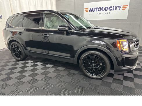 Used 2022 Kia Telluride SX w/ SX Prestige Package image 2
