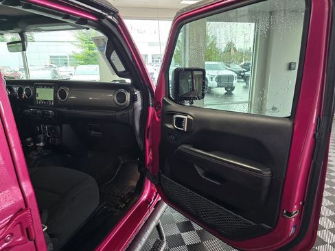 Used 2022 Jeep Wrangler Unlimited Sahara image 41