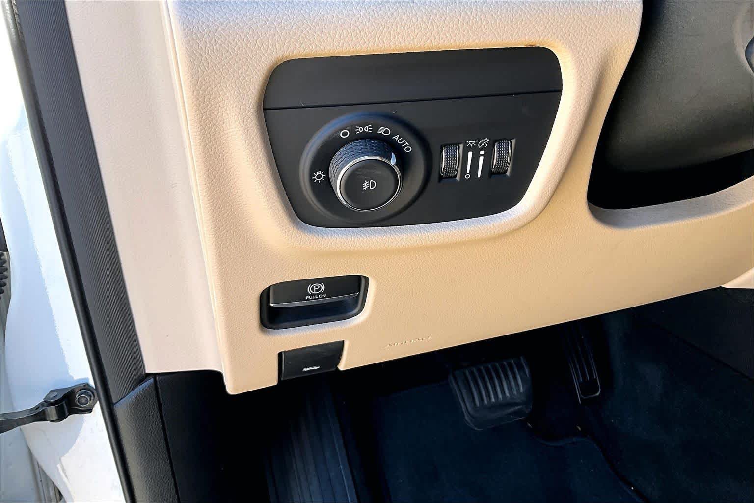 Used 2021 Jeep Grand Cherokee L Limited w/ Luxury Tech Group II AWD/4WD image 15