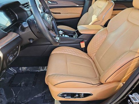 Used 2022 Jeep Grand Cherokee Summit w/ Luxury Tech Group V image 17