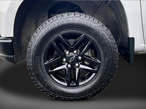 Used 2021 Chevrolet Silverado 1500 Custom Trail Boss w/ LPO, Dark Essentials Package AWD/4WD image 8