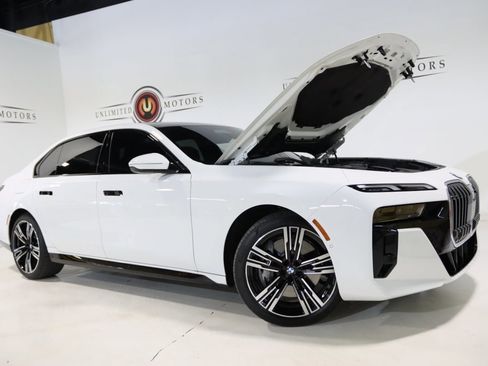 Used 2023 BMW 760i xDrive image 35