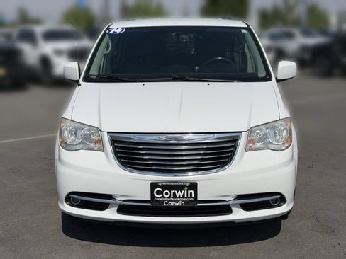Used 2014 Chrysler Town & Country Touring FWD image 6