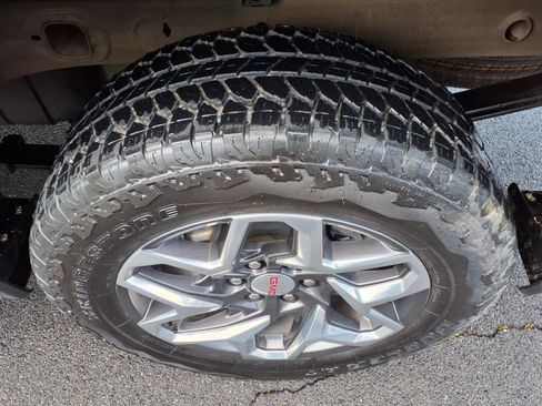 Used 2024 GMC Sierra 1500 SLE image 19