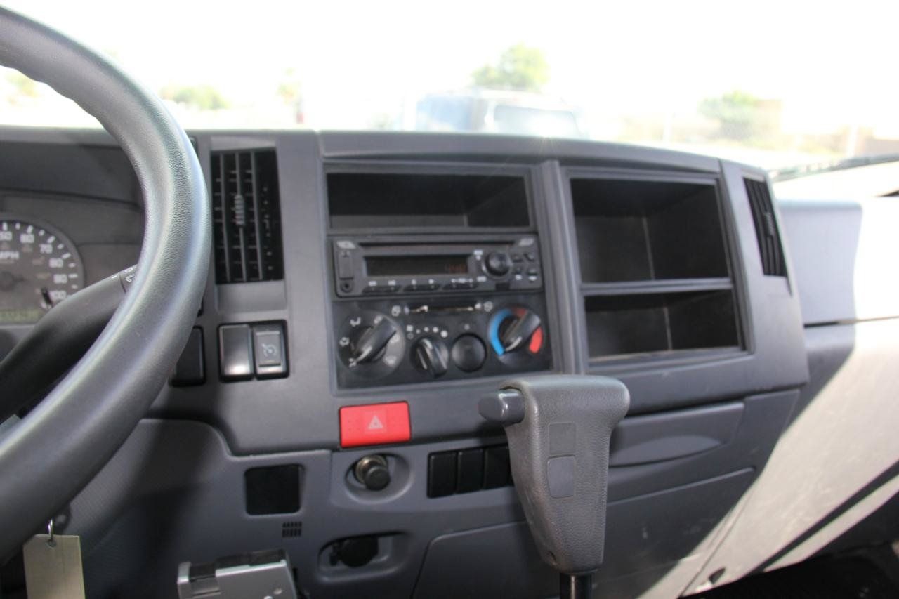 Used 2018 Isuzu NPR RWD image 13