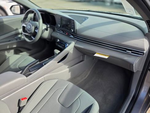 Used 2023 Hyundai Elantra SEL image 9