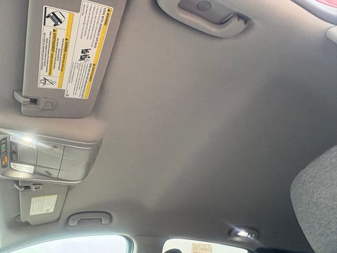 Used 2023 Chevrolet Equinox LT image 34