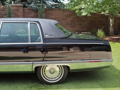 Used 1996 Cadillac Fleetwood Brougham RWD image 30