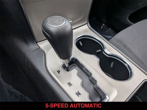 Used 2012 Jeep Grand Cherokee Laredo w/ Laredo E Group image 4