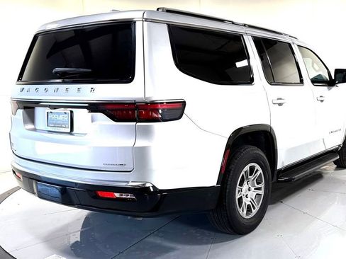Used 2022 Jeep Wagoneer Series I w/ Convenience Group I AWD/4WD image 4