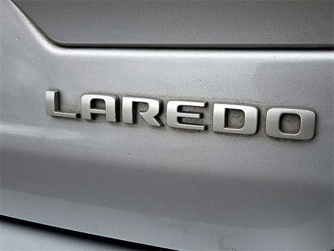 Used 2024 Jeep Grand Cherokee Laredo X image 12