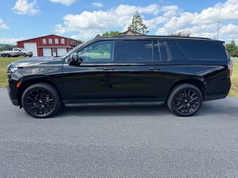 Used 2022 Chevrolet Suburban LT w/ Luxury Package AWD/4WD image 2