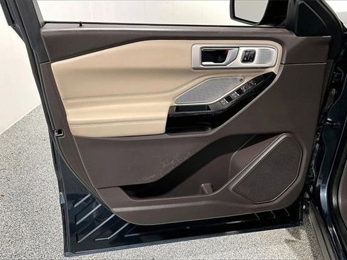 Used 2022 Ford Explorer Platinum w/ Technology Package image 21