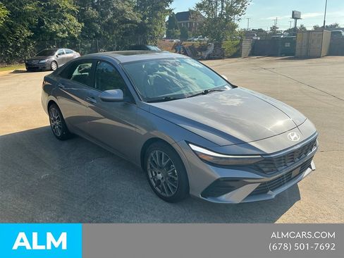 Used 2025 Hyundai Elantra SEL FWD image 7