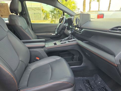 Used 2022 Toyota Sienna XSE image 28