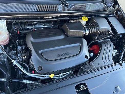 Used 2020 Chrysler Pacifica Touring-L image 27