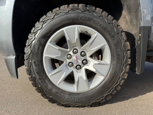 Used 2018 GMC Canyon SLE image 13